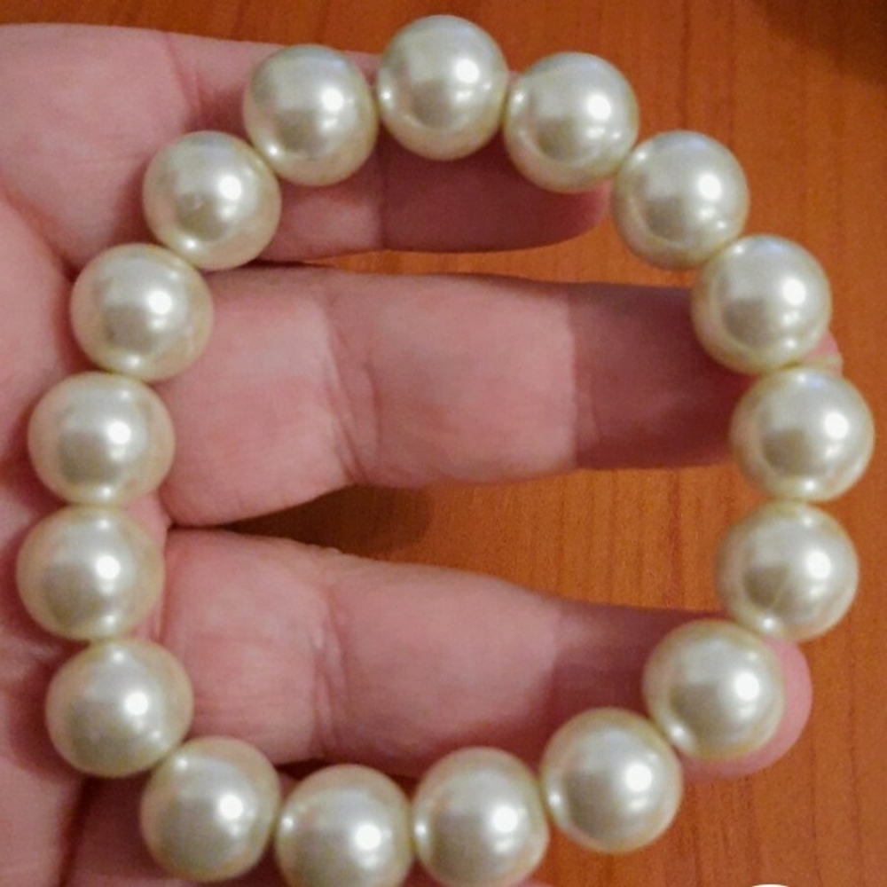 Vintage Elegant Cream Pearl Bracelet